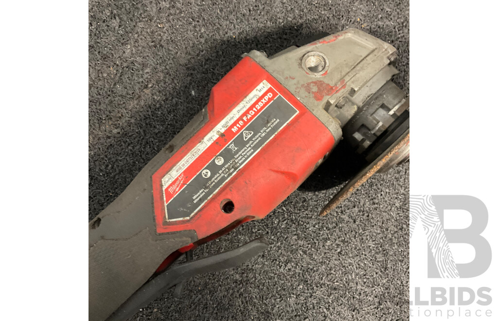 MILWAUKEE M18 FAG125XPD Cordless Angle Grinder with M18 5.0ah Battery