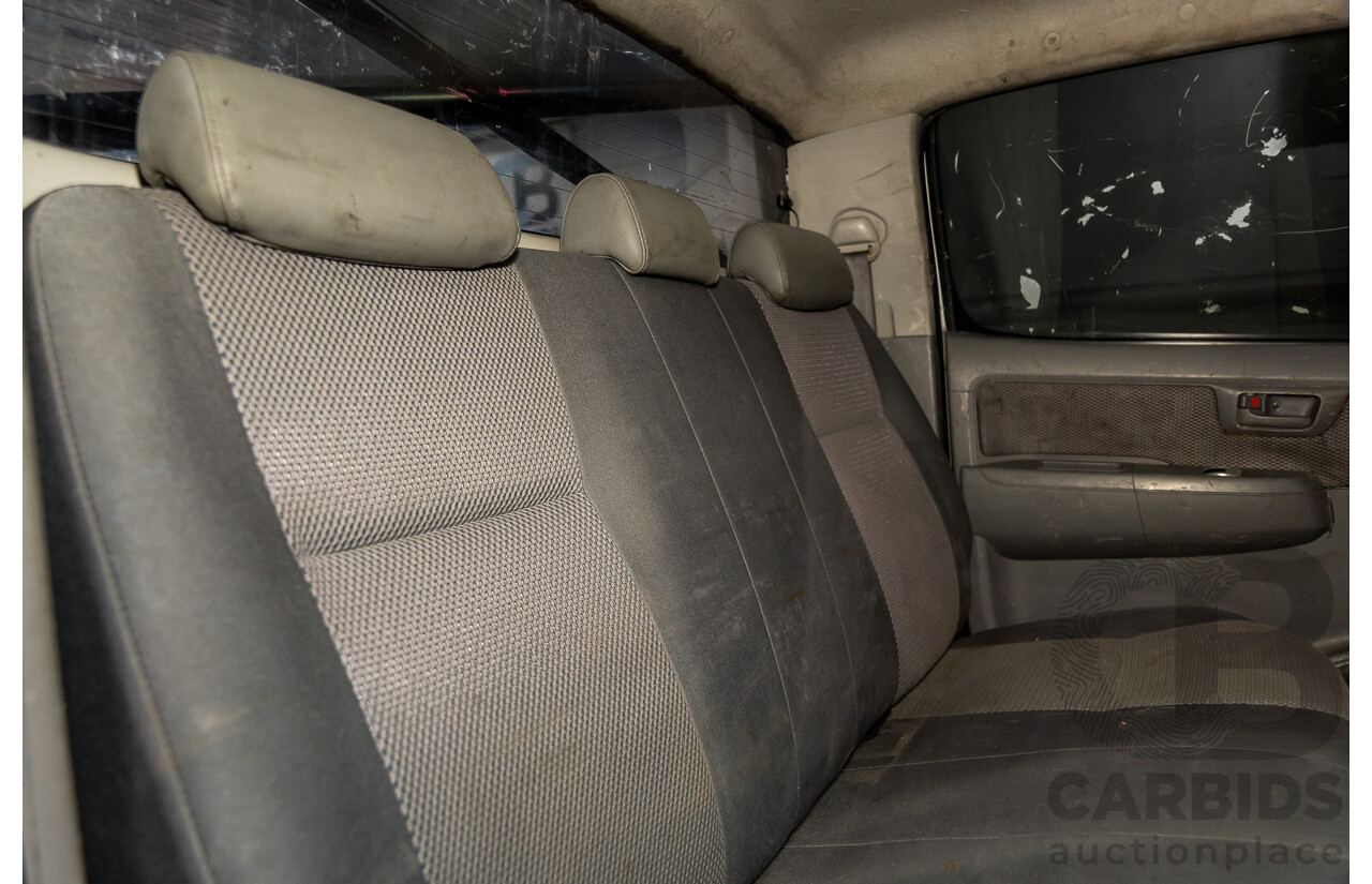 09/2009 Toyota Hilux SR (4x4) KUN26R 08 Upgrade Dual C/Chas Arctic White Turbo Diesel 3.0L