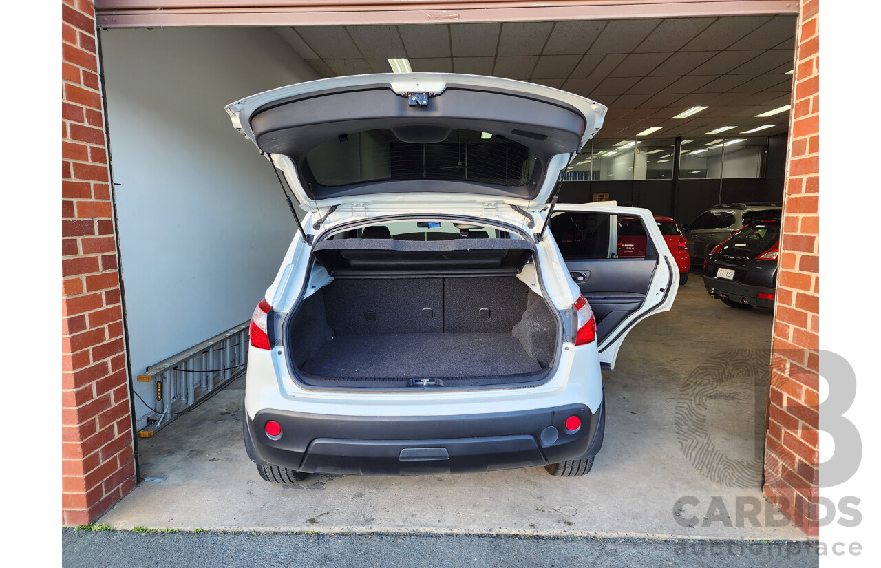 10/2013 Nissan Dualis Ti-L (4x2) J10 MY13 4d Wagon White 2.0L