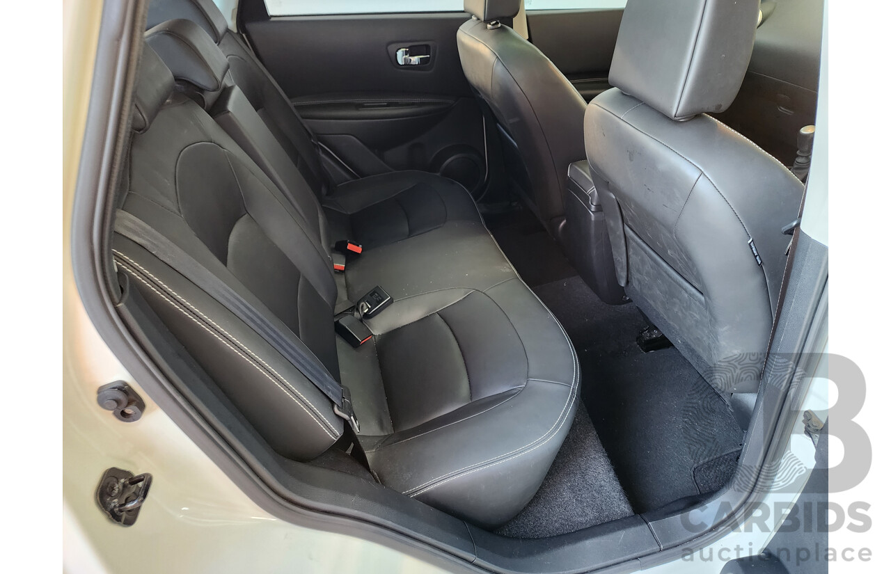 10/2013 Nissan Dualis Ti-L (4x2) J10 MY13 4d Wagon White 2.0L