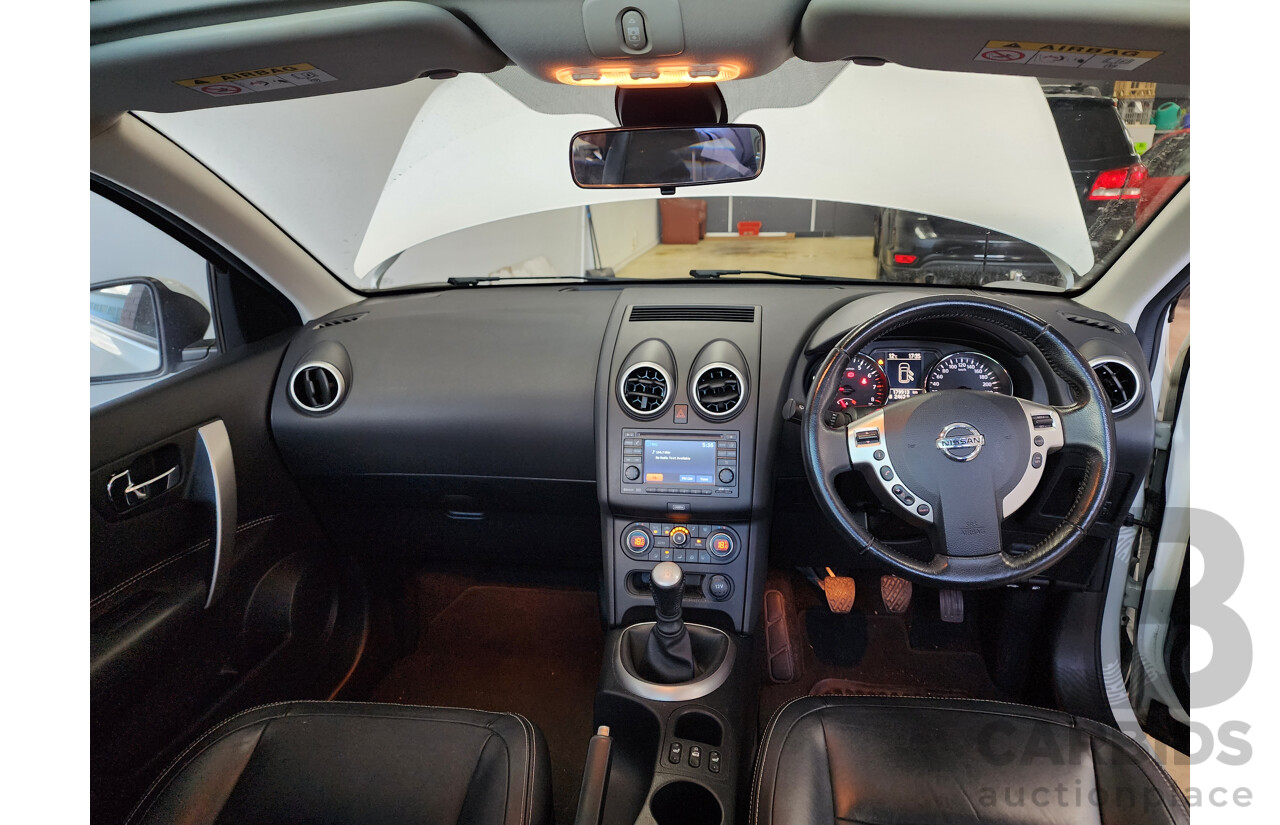 10/2013 Nissan Dualis Ti-L (4x2) J10 MY13 4d Wagon White 2.0L