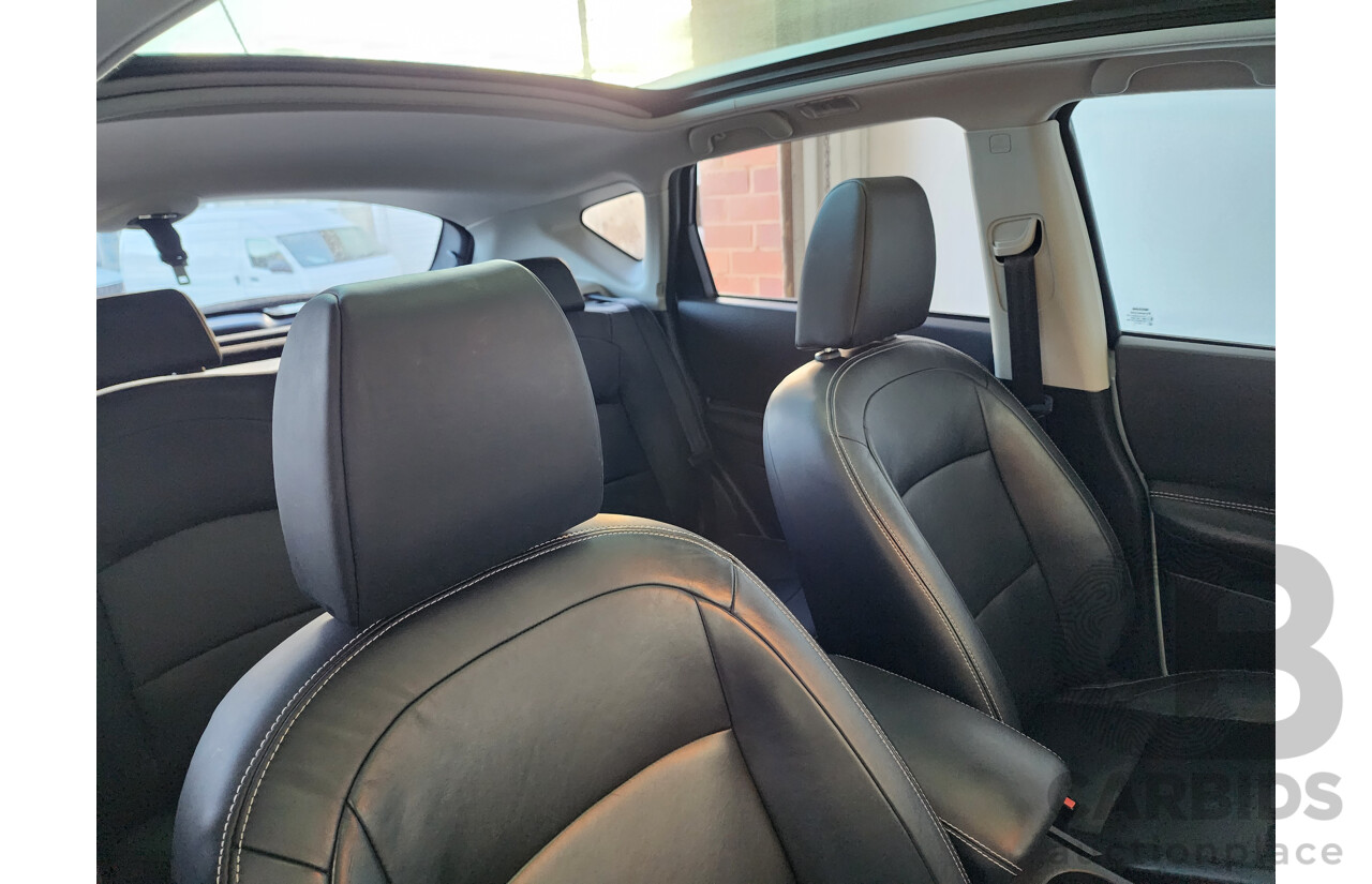 10/2013 Nissan Dualis Ti-L (4x2) J10 MY13 4d Wagon White 2.0L