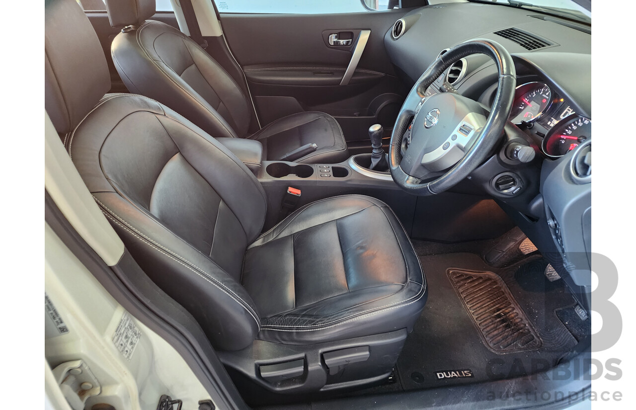 10/2013 Nissan Dualis Ti-L (4x2) J10 MY13 4d Wagon White 2.0L