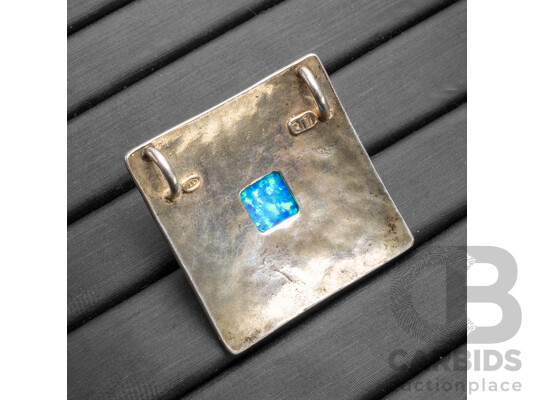 925 Sterling Silver & Opal Pendant - 6.39gms