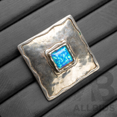925 Sterling Silver & Opal Pendant - 6.39gms