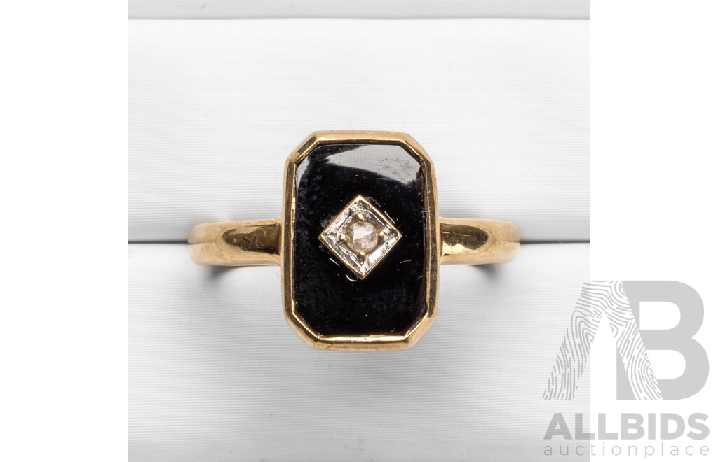 9ct Yellow Gold, Onyx & Diamond Ring - Size M.5