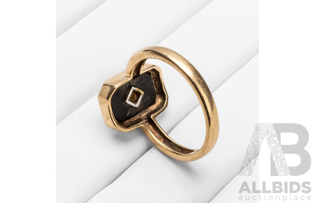 9ct Yellow Gold, Onyx & Diamond Ring - Size M.5