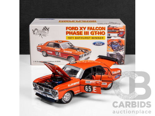 Classic Carlectables 1971 Ford XY Falcon Phase III GT-HO Bathurst Winner Moffat #65E (18229) 1:18 Scale Model Car