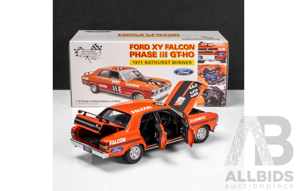 Classic Carlectables 1971 Ford XY Falcon Phase III GT-HO Bathurst Winner Moffat #65E (18229) 1:18 Scale Model Car