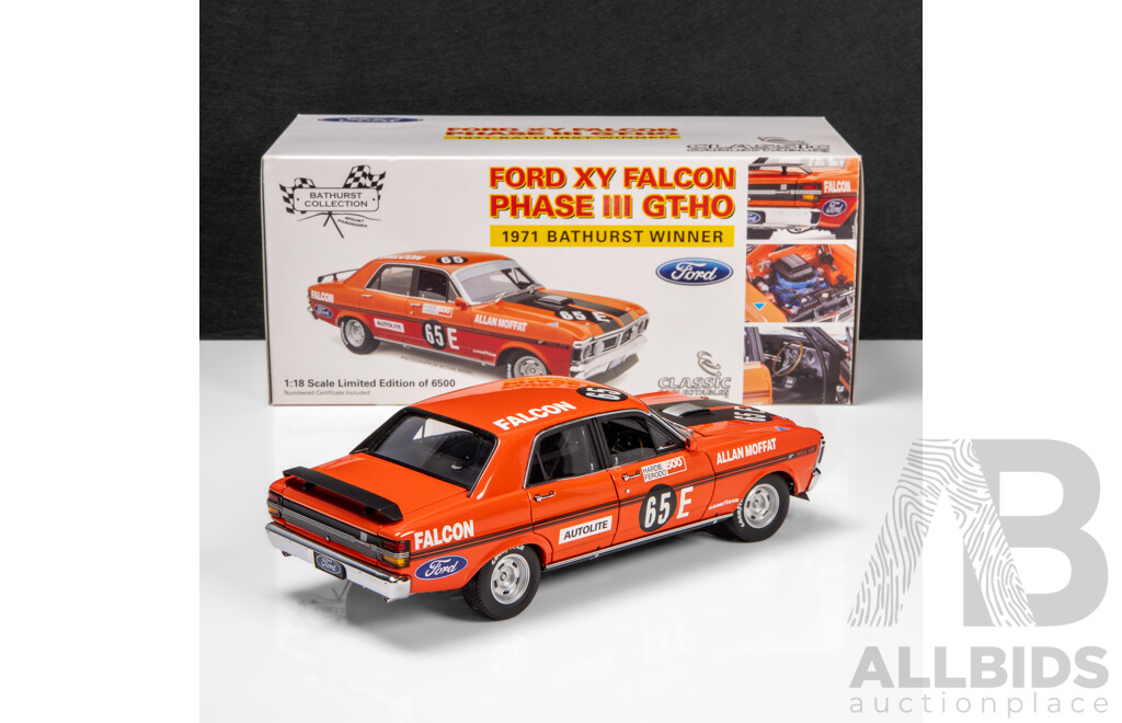 Classic Carlectables 1971 Ford XY Falcon Phase III GT-HO Bathurst Winner Moffat #65E (18229) 1:18 Scale Model Car