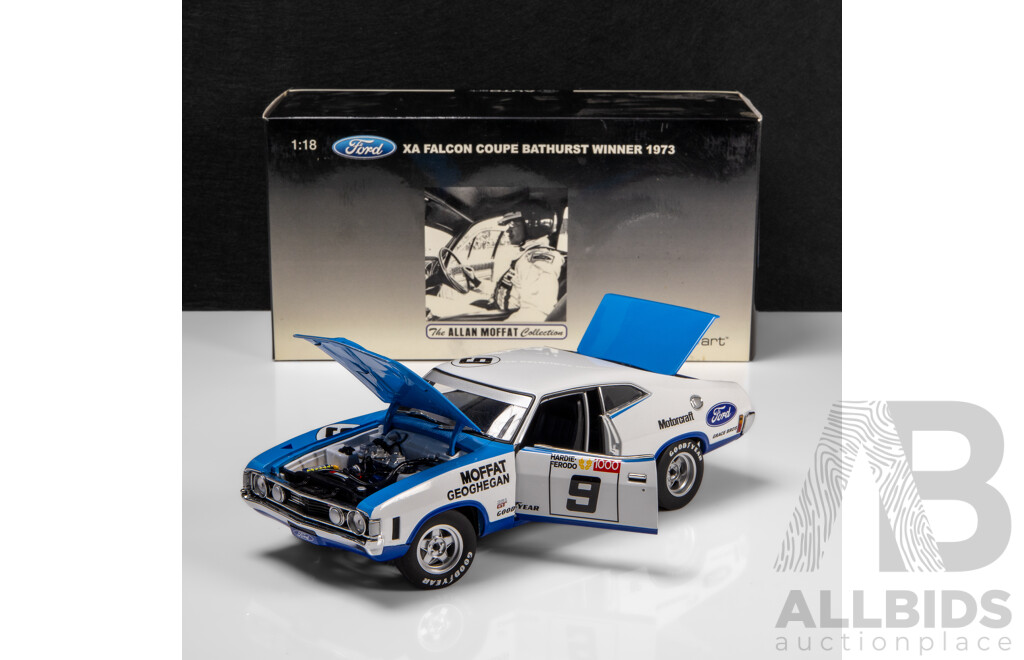 AUTOart 1976 Ford XA GT Hardtop Coupe Bathurst Winner #9 Moffat / Geoghegan (87313) Signed COA 1:18 Scale Model Car