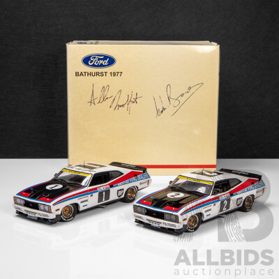 AUTOart 1977 Ford XC Falcon Hardtop Coupe Bathurst Winner 1-2 Finish TWIN SET Moffat / Bond (87712) Signed Box, COA and Cars 1:18 Scale Model Cars