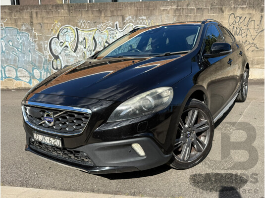 07/2016 Volvo V40 D4 INSCRIPTION CROSS COUNTRY FWD M MY17 4D Wagon Black Turbo Diesel 2.0L