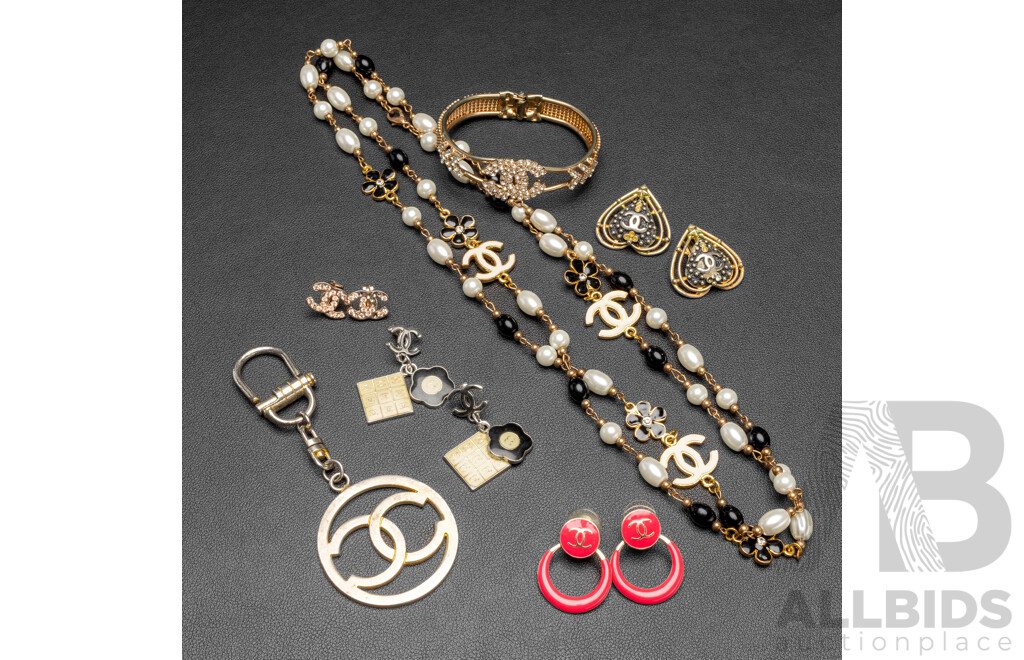 Collection of Quality Vintage Costume Jewellery