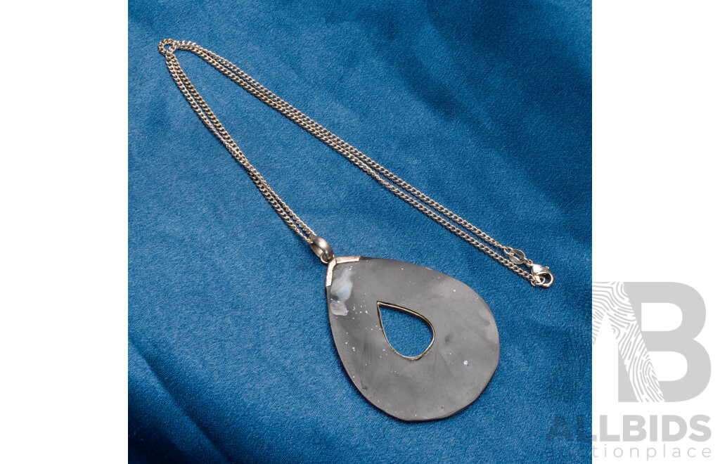 Sterling Silver Vintage Carved Onyx Pendant & 45cm Curb Link Necklace, 12.09 Grams