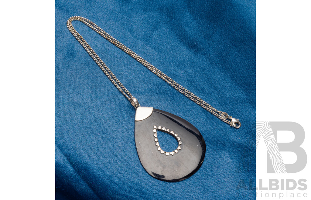 Sterling Silver Vintage Carved Onyx Pendant & 45cm Curb Link Necklace, 12.09 Grams