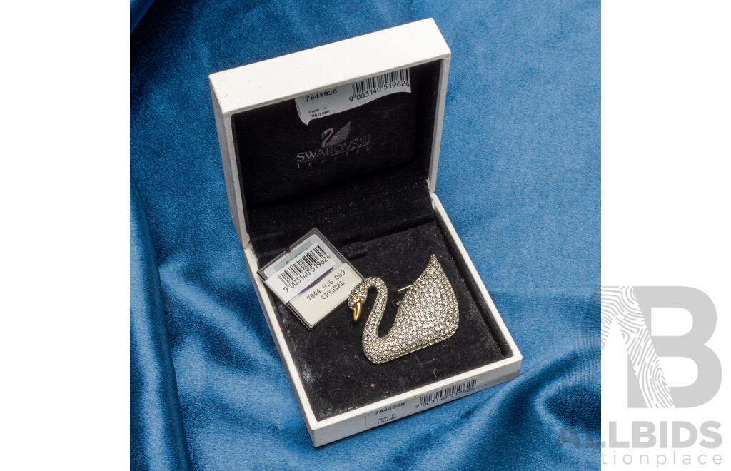 Swarovski Jeweller's Collection Pavé Swan Brooch in Original Presentation Box