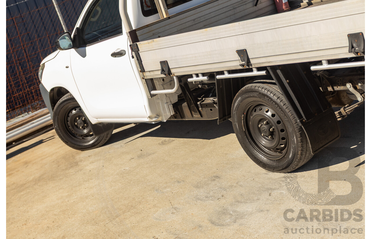 6/2016 Toyota Hilux Workmate TGN121R C/Chas Glacier White 2.7L