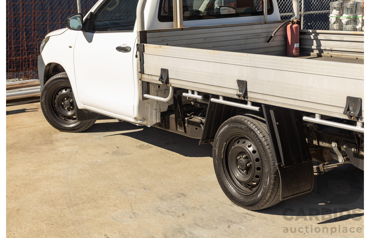 6/2016 Toyota Hilux Workmate TGN121R C/Chas Glacier White 2.7L