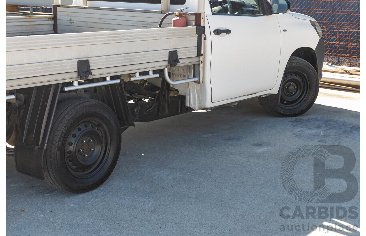 6/2016 Toyota Hilux Workmate TGN121R C/Chas Glacier White 2.7L