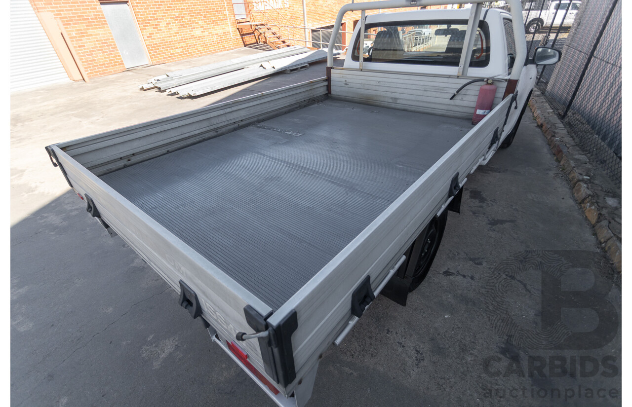 6/2016 Toyota Hilux Workmate TGN121R C/Chas Glacier White 2.7L