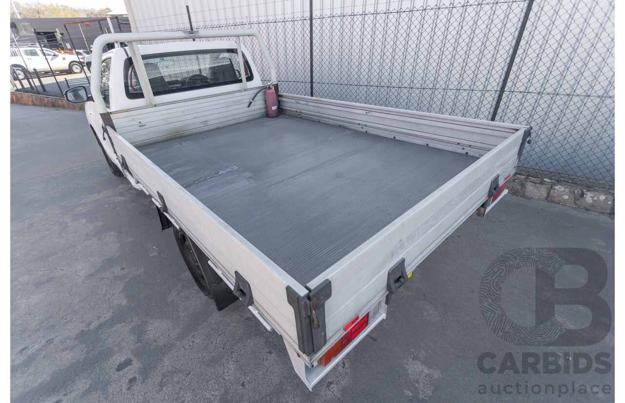 6/2016 Toyota Hilux Workmate TGN121R C/Chas Glacier White 2.7L