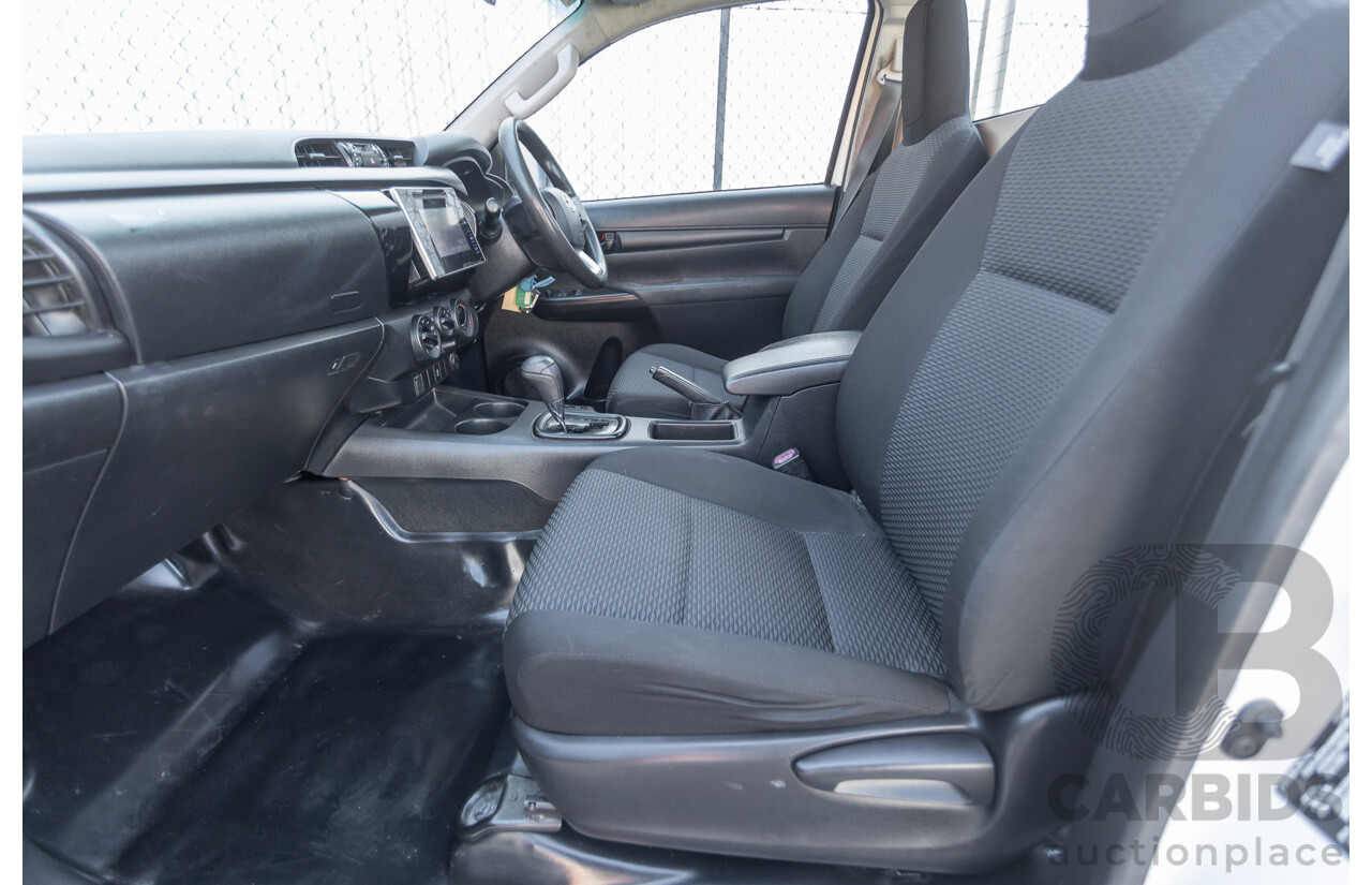 6/2016 Toyota Hilux Workmate TGN121R C/Chas Glacier White 2.7L