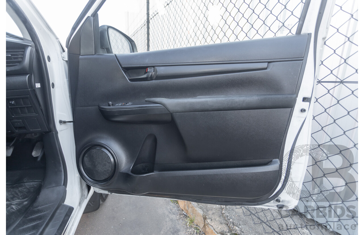 6/2016 Toyota Hilux Workmate TGN121R C/Chas Glacier White 2.7L