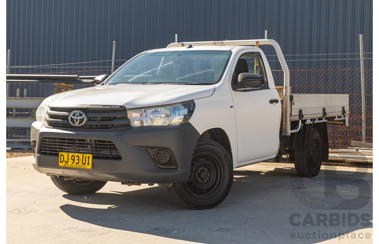 6/2016 Toyota Hilux Workmate TGN121R C/Chas Glacier White 2.7L
