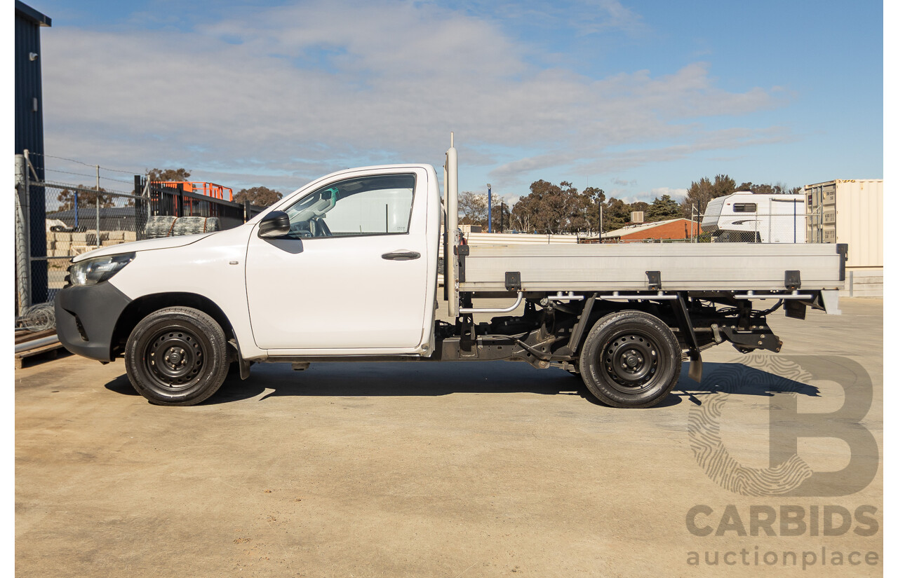6/2016 Toyota Hilux Workmate TGN121R C/Chas Glacier White 2.7L