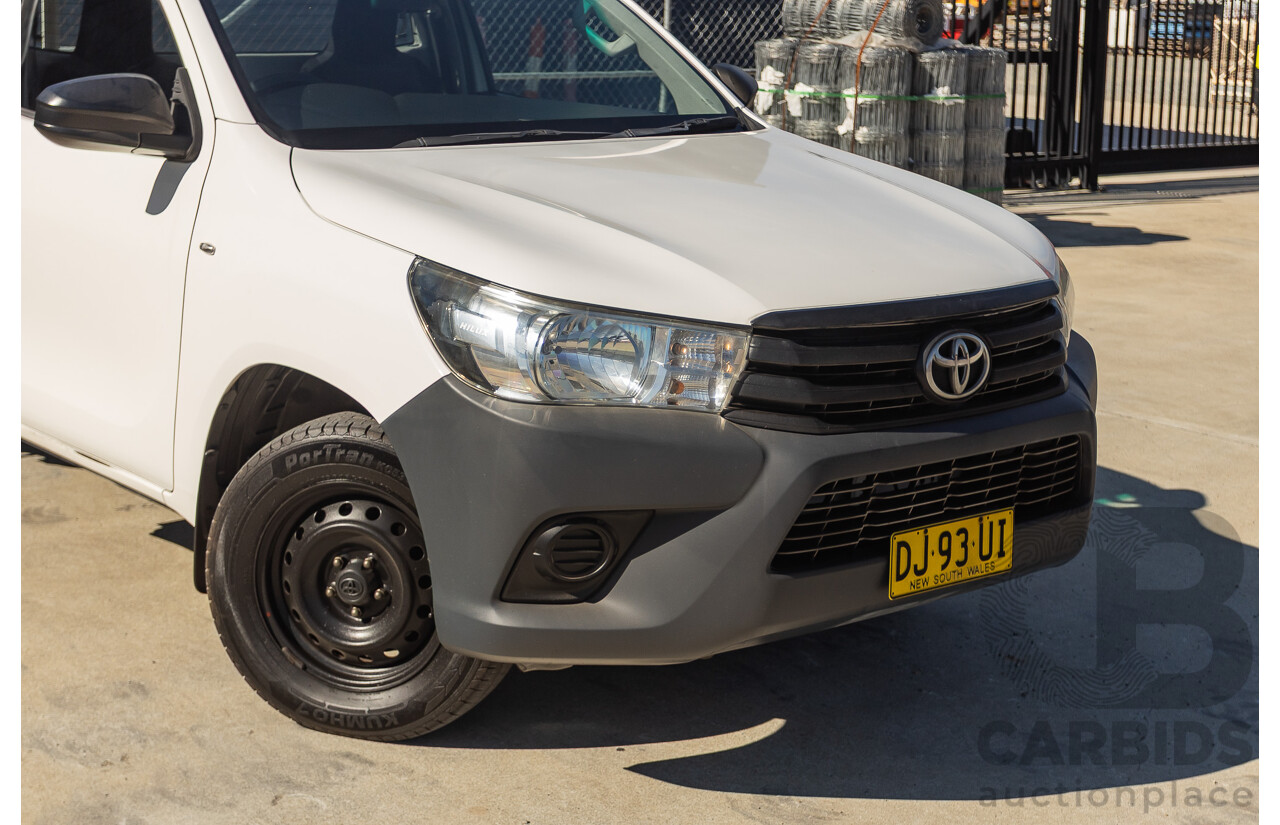 6/2016 Toyota Hilux Workmate TGN121R C/Chas Glacier White 2.7L