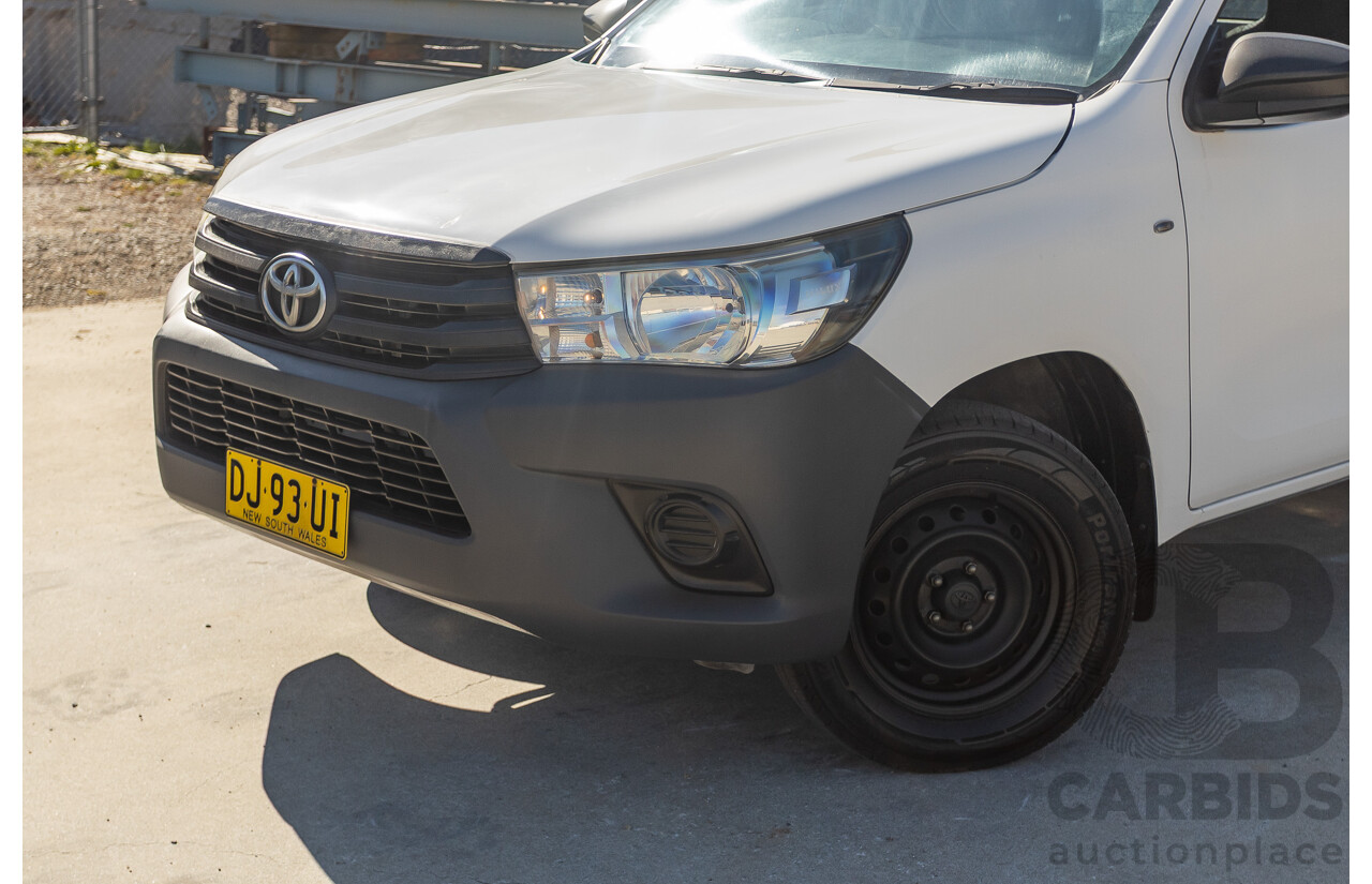 6/2016 Toyota Hilux Workmate TGN121R C/Chas Glacier White 2.7L