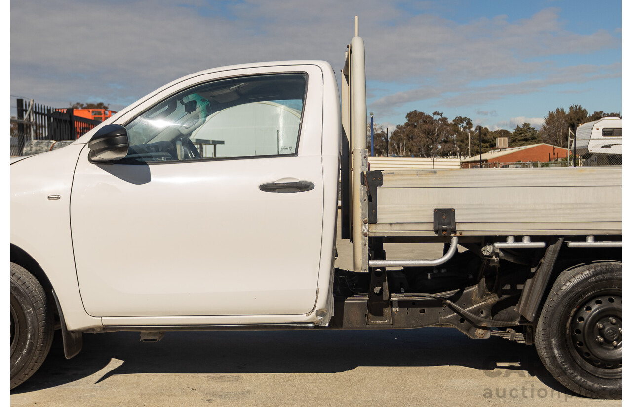 6/2016 Toyota Hilux Workmate TGN121R C/Chas Glacier White 2.7L