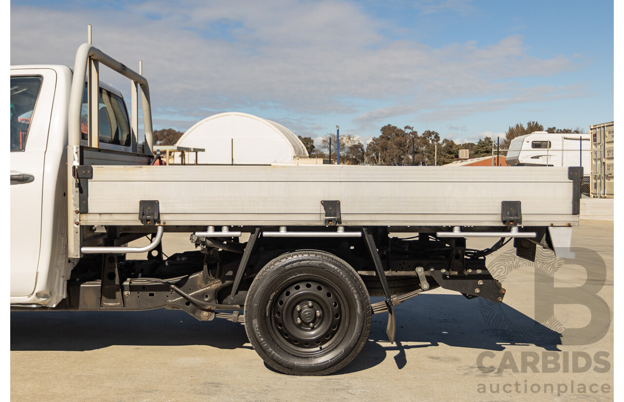 6/2016 Toyota Hilux Workmate TGN121R C/Chas Glacier White 2.7L