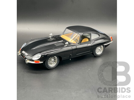BURAGO Jaguar ''E'' Coupe (1961) 1:18 Scale Model Car 3018
