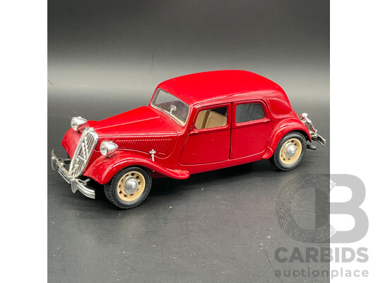BURAGO Citroen 15 CV TA (1938) 1:24 Scale Model Car 1501