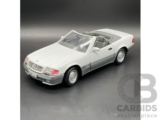 ROAD TOUGH Mercedes-Benz 500SL (1989) 1:18 Scale Model Car 92048