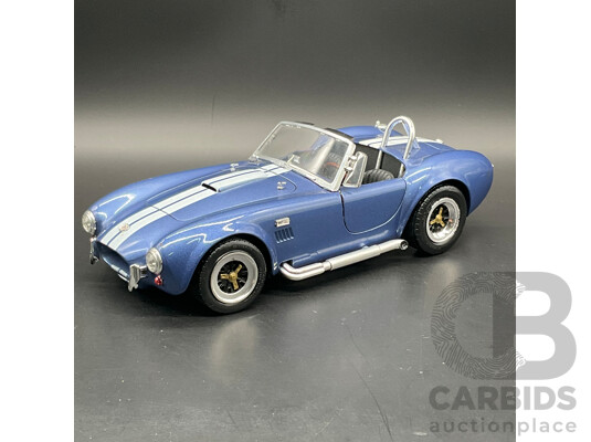 ROAD TOUGH Shelby VCobra 427S/C (1964) 1:18 Scale Model Car 92058