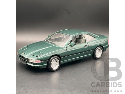 ROAD TOUGH BMW 850i (1990) 1:18 Scale Model Car 92028