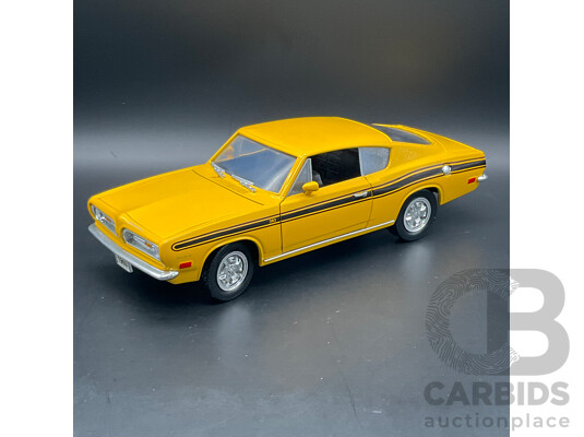 ROAD LEGENDS Plymouth Barracuda (1969) 1:18 Scale Model Car 92178