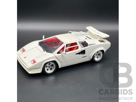 BURAGO Lamborghini Countach (1988) 1:18 Scale Model Car 3047