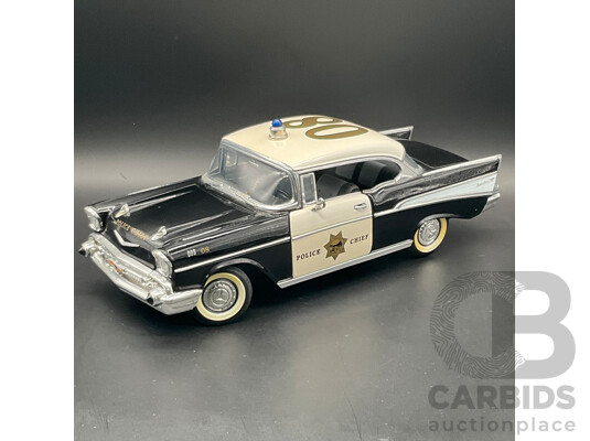 ROAD LEGENDS Chevrolet BEL AIR Police Chief (1957) 1:18 Scale Model Car 92107