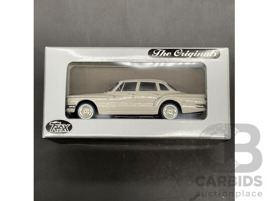 TRAX Chrysler R Series Valiant 1:43 Scale Diecast Model Cars (TR35B & TR35) - Lot of 2