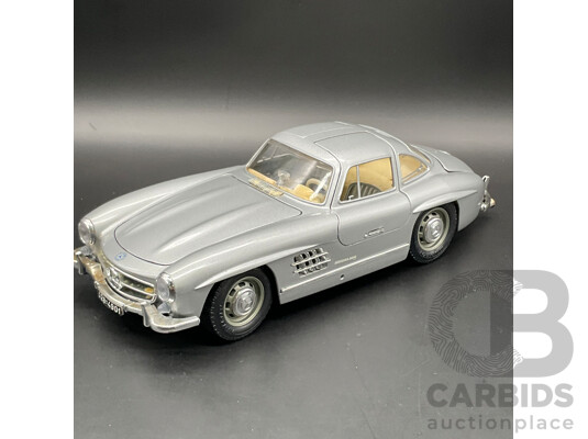 BURAGO Mercedes Benz 300SL (1954) 1:18 Scale Model Car 3013