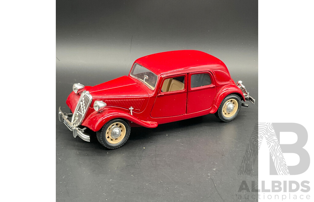BURAGO Citroen 15 CV TA (1938) 1:24 Scale Model Car 1501