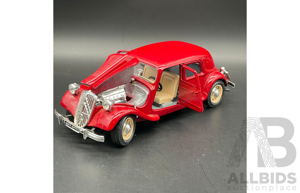 BURAGO Citroen 15 CV TA (1938) 1:24 Scale Model Car 1501