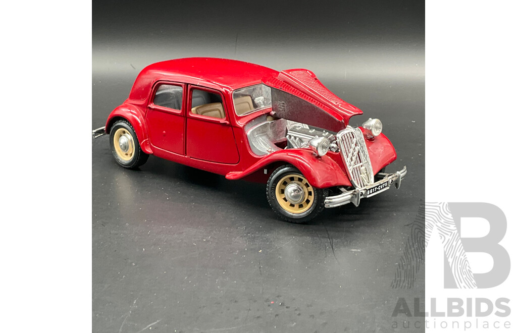 BURAGO Citroen 15 CV TA (1938) 1:24 Scale Model Car 1501