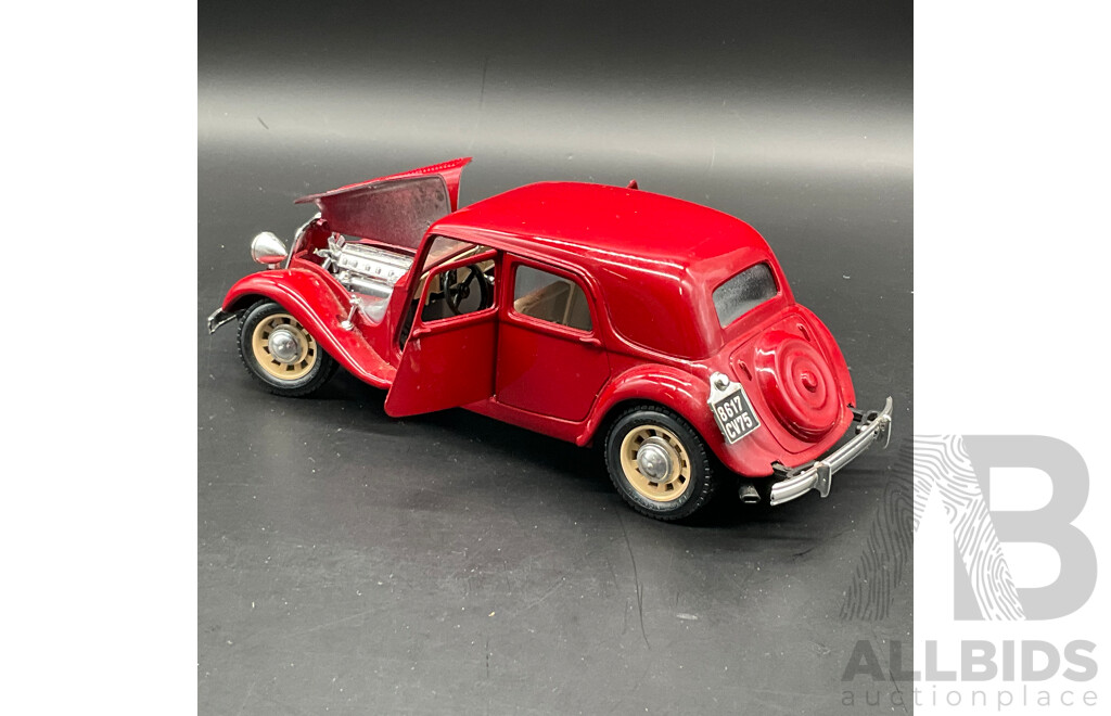 BURAGO Citroen 15 CV TA (1938) 1:24 Scale Model Car 1501