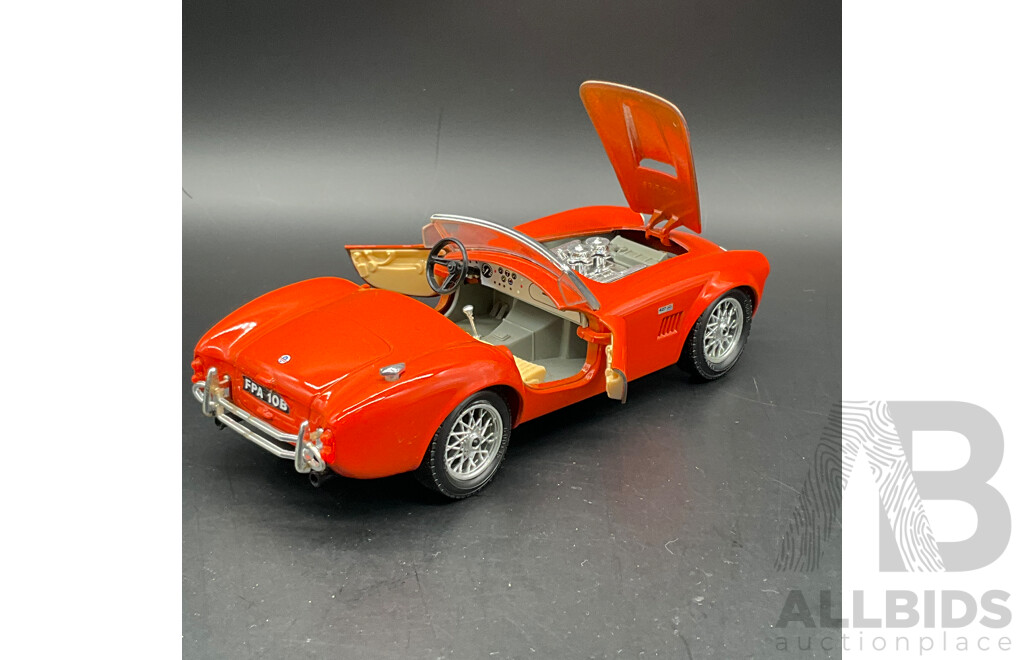 BURAGO Ford AC Cobra 427 (1965) 1:24 Scale Model Car 0513