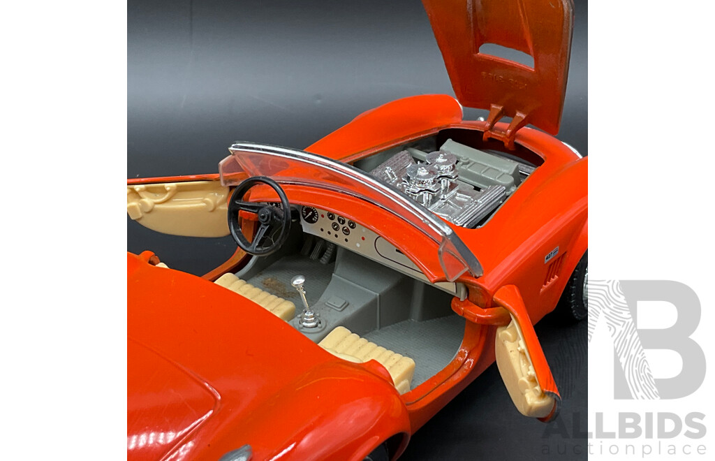 BURAGO Ford AC Cobra 427 (1965) 1:24 Scale Model Car 0513